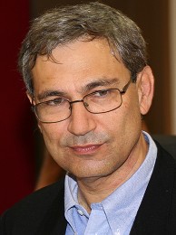 Poträttbild av Orhan Pamuk