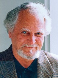 Poträttbild av Clive Cussler