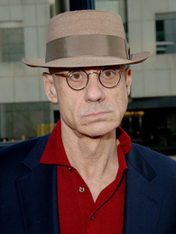 Porträttbild av James Ellroy