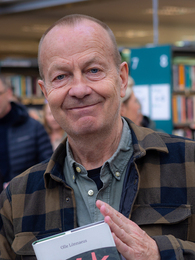Poträttbild av Olle Lönnaeus